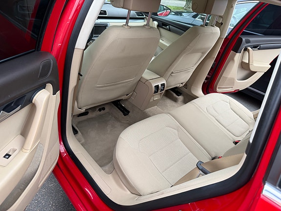 Volkswagen Passat 9 of 27