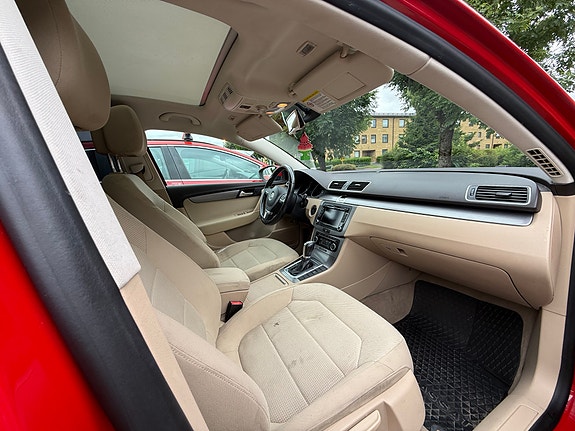 Volkswagen Passat 18 of 27