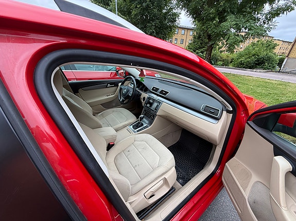 Volkswagen Passat 16 of 27