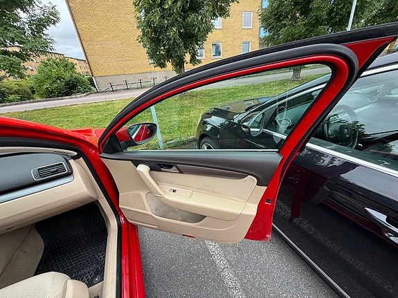 Volkswagen Passat 13 of 27