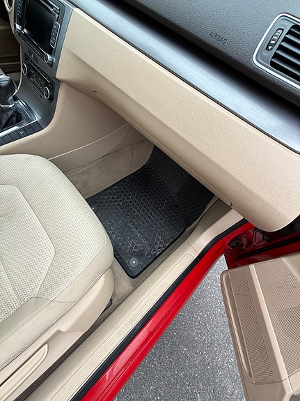 Volkswagen Passat 17 of 27