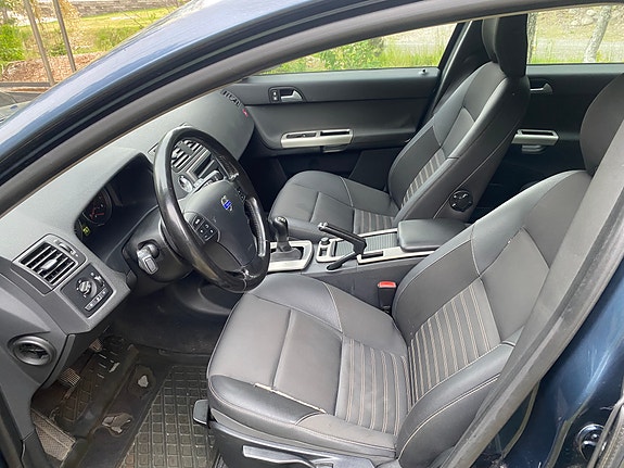 Volvo V50 2 of 5