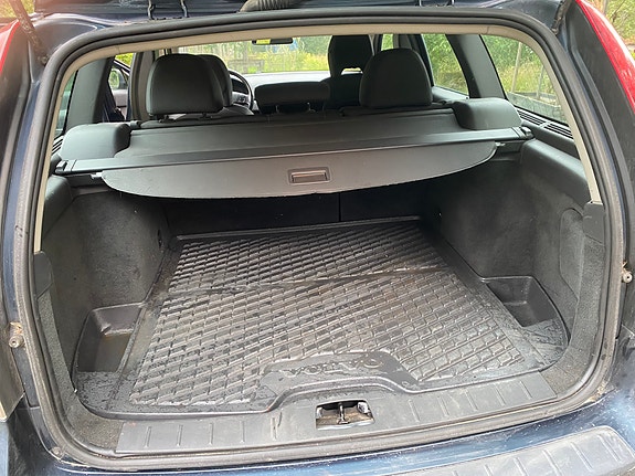 Volvo V50 3 of 5