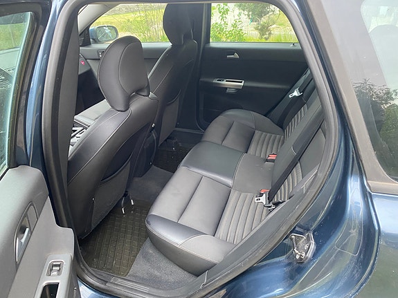 Volvo V50 4 of 5