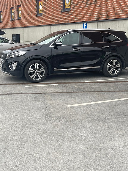 Kia Sorento 2 of 5