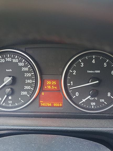 BMW 325i 4 of 5