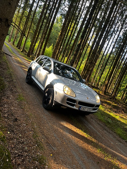 Porsche Cayenne S 2 of 5
