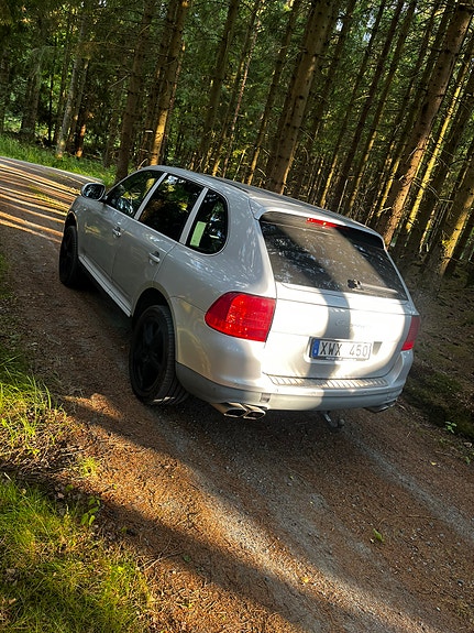 Porsche Cayenne S 4 of 5