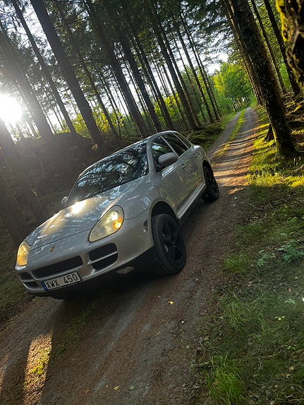 Porsche Cayenne S 3 of 5