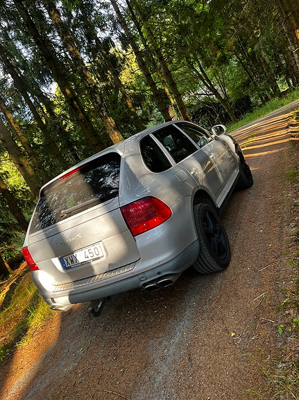 Porsche Cayenne S 5 of 5