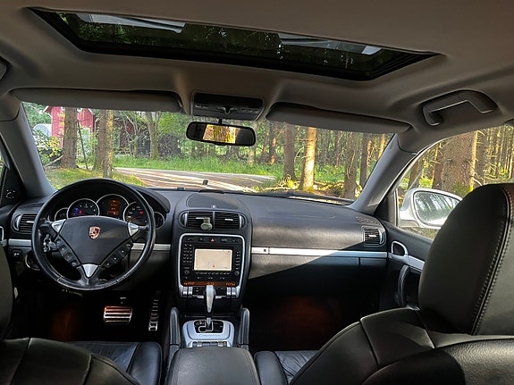 Porsche Cayenne S 6 of 10