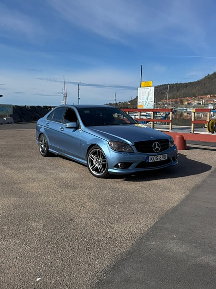 Mercedes-Benz C350 6 of 7