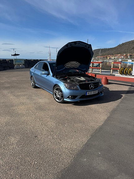 Mercedes-Benz C350 4 of 5