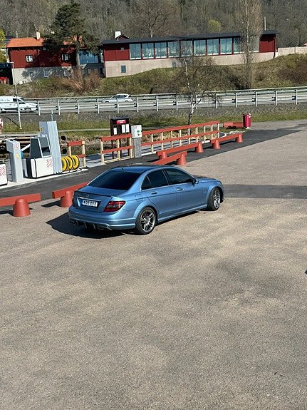 Mercedes-Benz C350 3 of 5