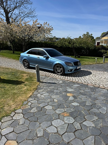 Mercedes-Benz C350 2 of 5