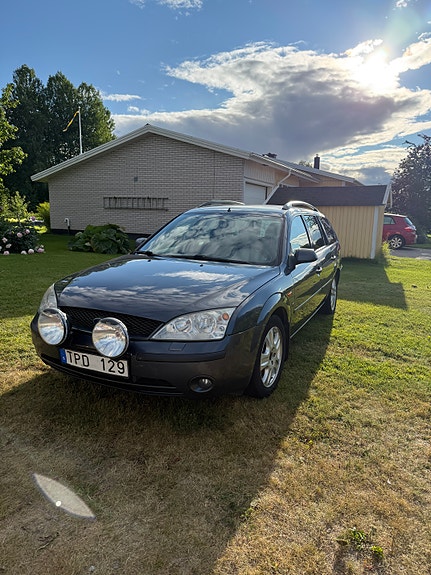 Ford Mondeo 2 of 5