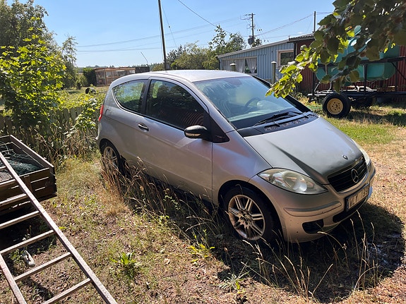 Mercedes-Benz A150 2 of 2