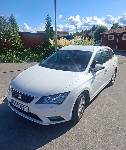 Seat Leon 2 of 5