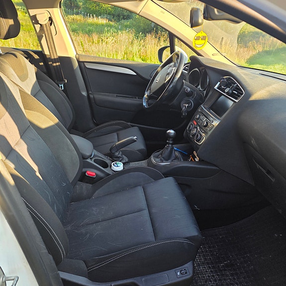 Citroen C4 6 of 9