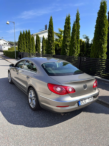 Volkswagen Passat CC 4 of 5