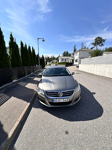 Volkswagen Passat CC 2 of 5
