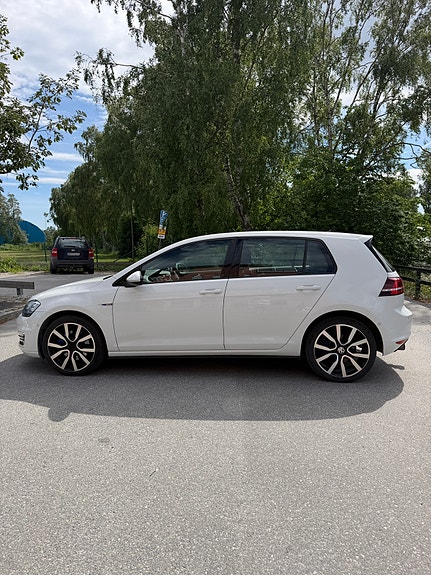 Volkswagen Golf VII 4 of 5