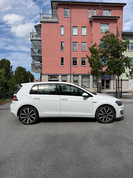 Volkswagen Golf VII 5 of 5