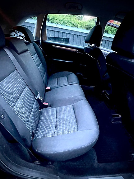 Mercedes-Benz B180 4 of 5