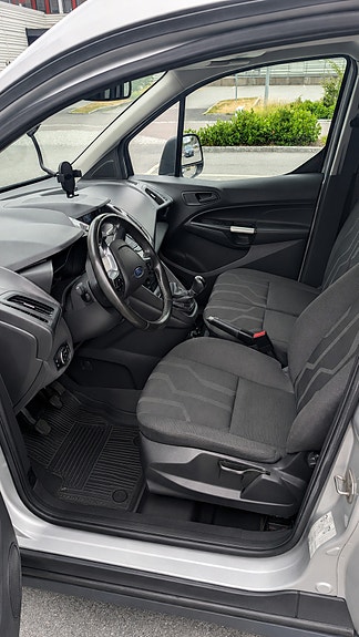 Ford Transit Connect 6 of 9