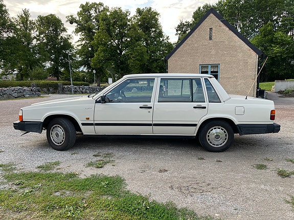 Volvo 740 4 of 5