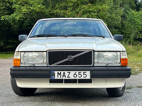 Volvo 740 2 of 5