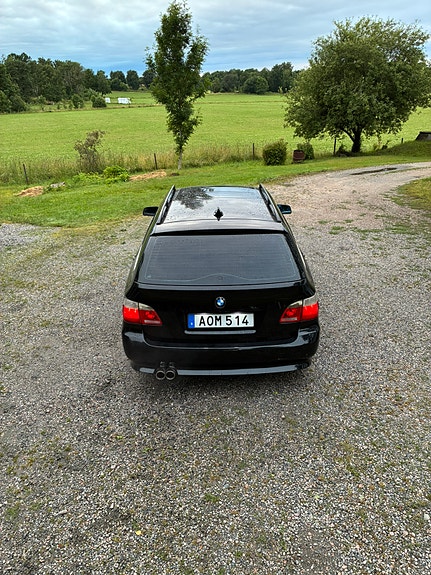 BMW 525i 4 of 5