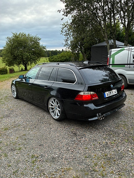 BMW 525i 2 of 5