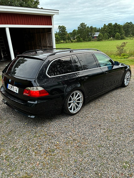 BMW 525i 3 of 5