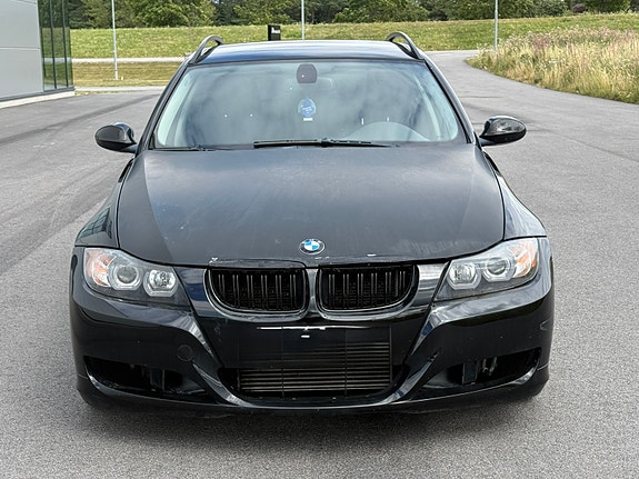BMW 320d 2 of 8