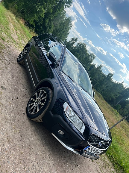 Volvo XC70 2 of 5