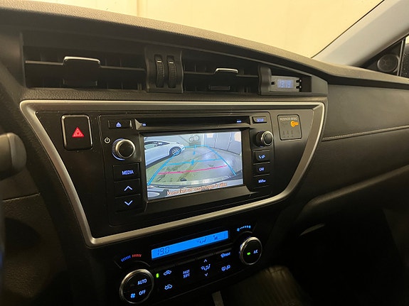 Toyota Auris 8 of 11