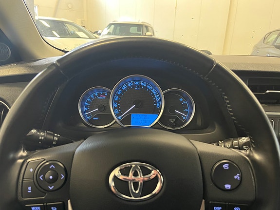 Toyota Auris 7 of 11