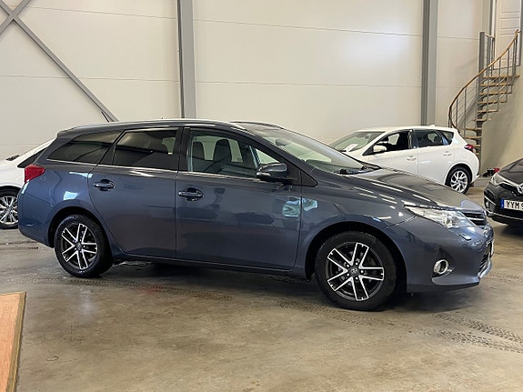 Toyota Auris 2 of 11