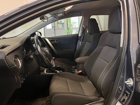 Toyota Auris 9 of 11