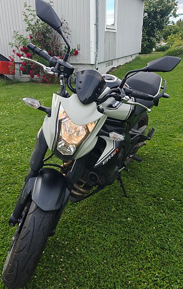Kawasaki Ninja ER-6N 2 of 4