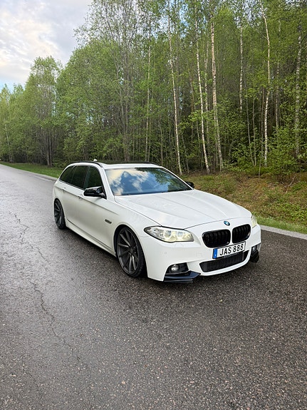 BMW 520d 2 of 5