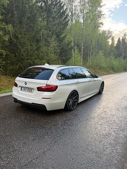 BMW 520d 4 of 5