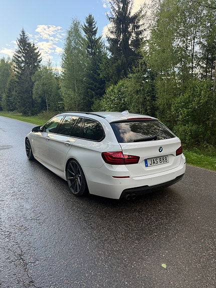 BMW 520d 3 of 5
