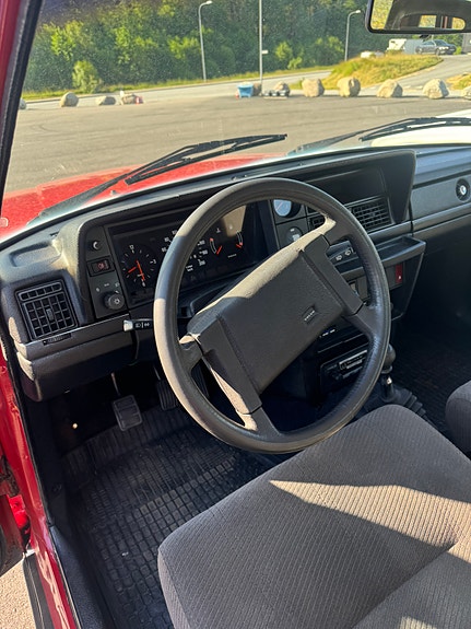 Volvo 240 4 of 5