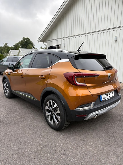 Renault Captur 3 of 5