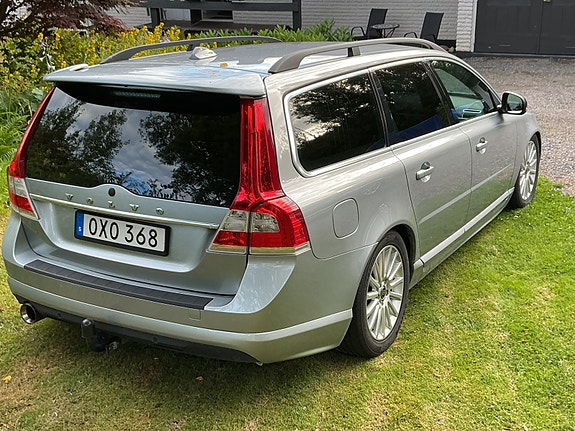 Volvo V70 3 of 5