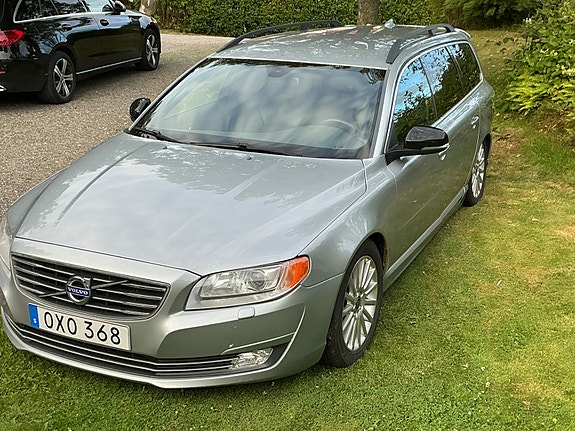 Volvo V70 2 of 5