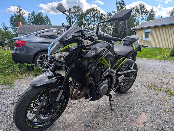 Kawasaki Z900 2 of 3