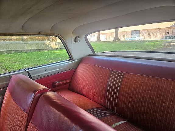 Chrysler Valiant 2 of 5